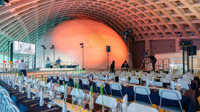 dome som lyser rött