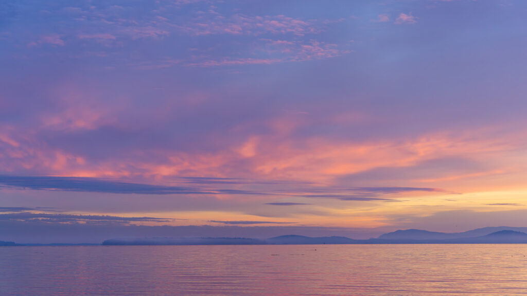 En rosa och orange himmel