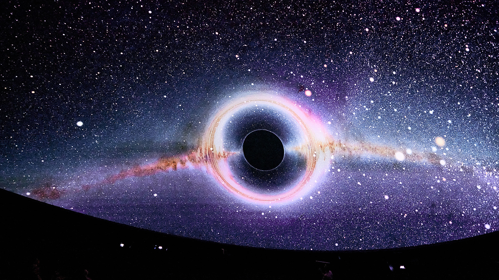 svart hål projiceras på en fulldome