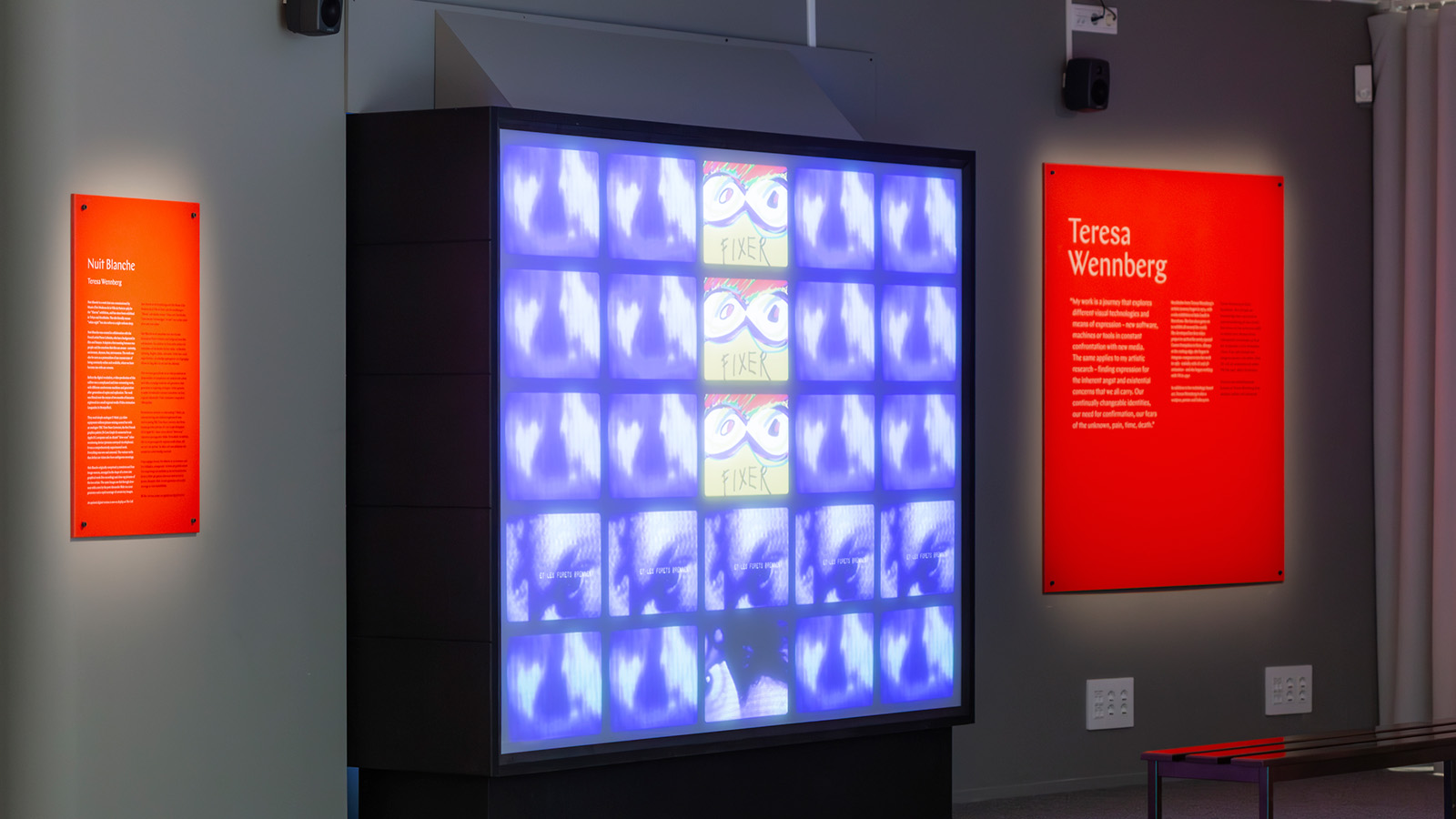 skärmar med konstverk från Teresa Wennberg